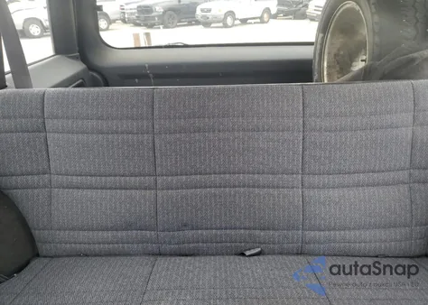 2000 Jeep Cherokee Sport z USA, uszkodzony, nr VIN 1J4FF48S8YL130652